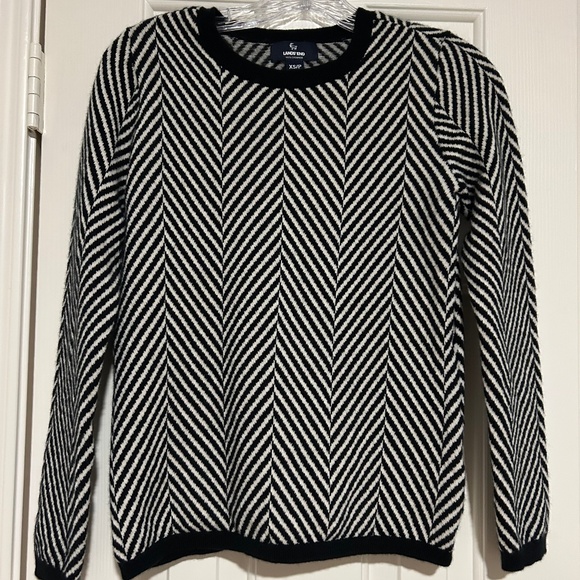 Lands' End Sweaters - Lands’ End 100% Cashmere Black and White Chevron Sweater Size XSP Preppy!